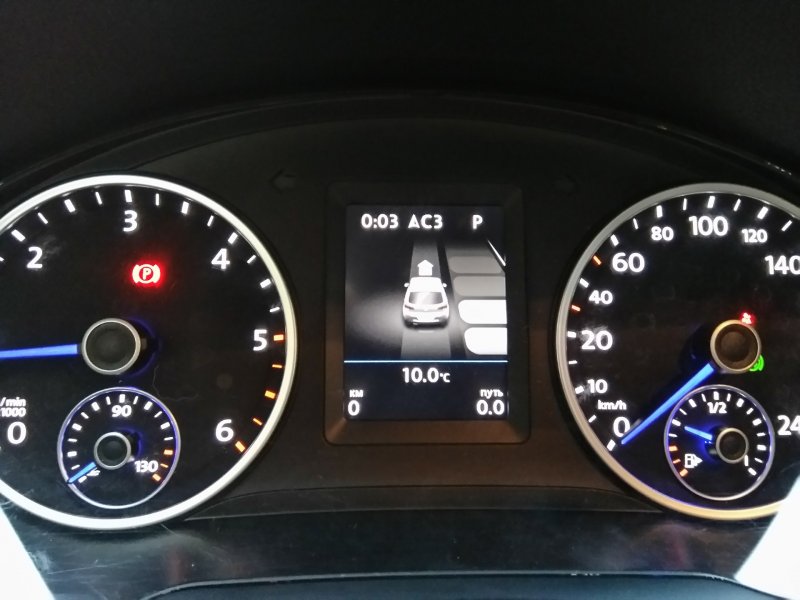 VW Tiguan панель приборов