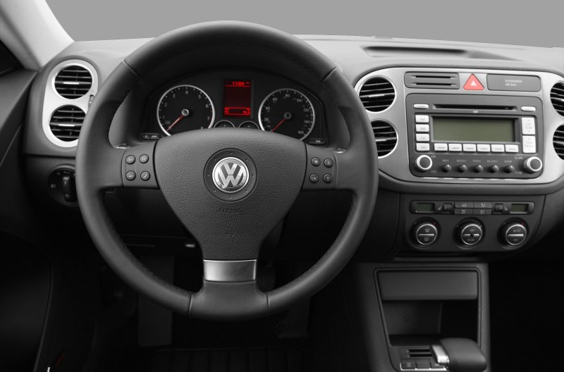 Volkswagen Tiguan 2010 интерьер