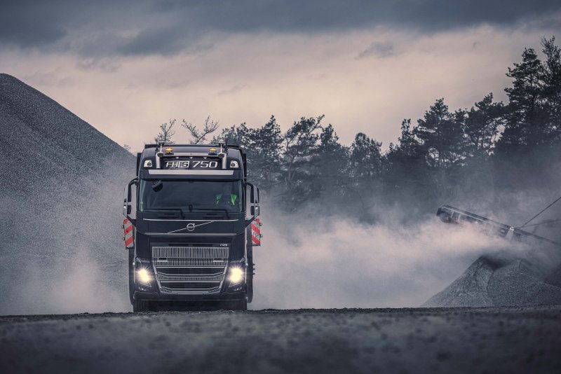 Грузовик Volvo fh16