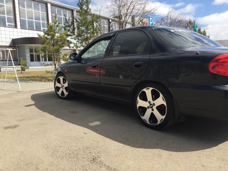 Kia Spectra на дисках 16 черная