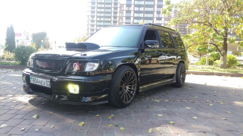 Subaru Forester sf5 черный