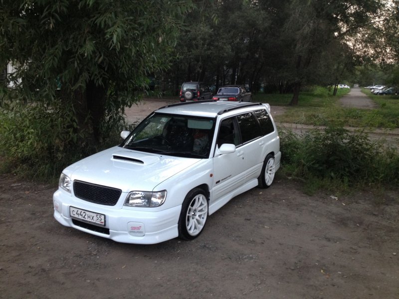 Subaru Forester sf5 белый