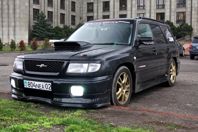 Subaru Forester sf5 черный