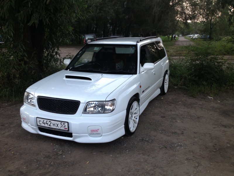 Subaru Forester sf5 белый