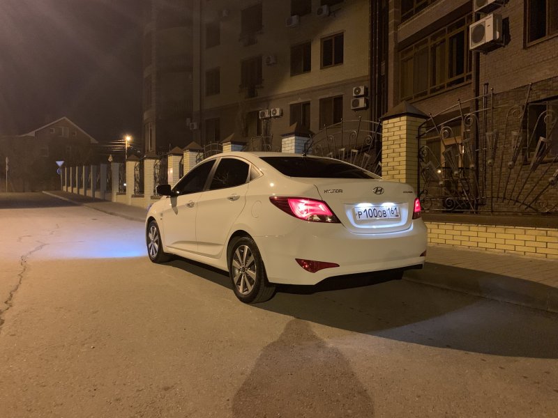 Hyundai Solaris белый свет
