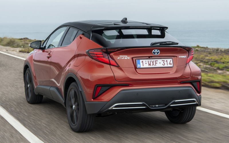 Тойота c-HR 2020