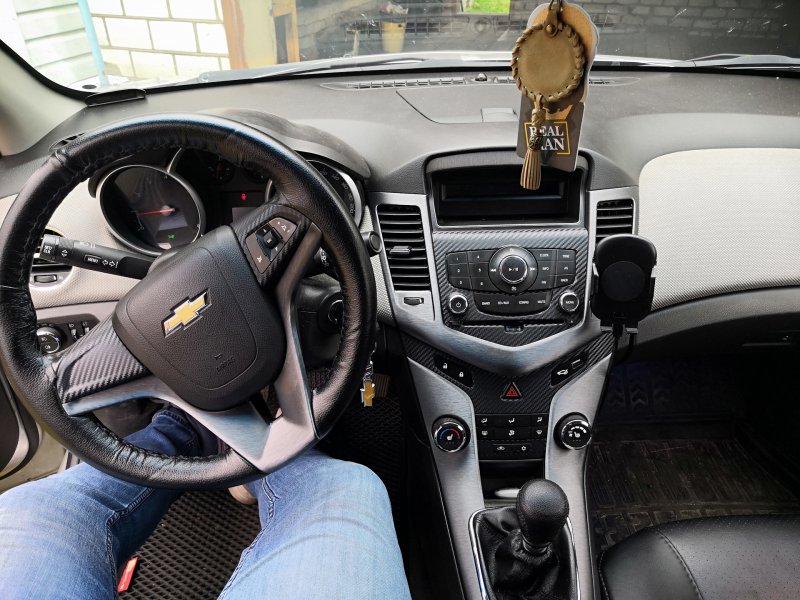 Chevrolet Cruze 2011 салон