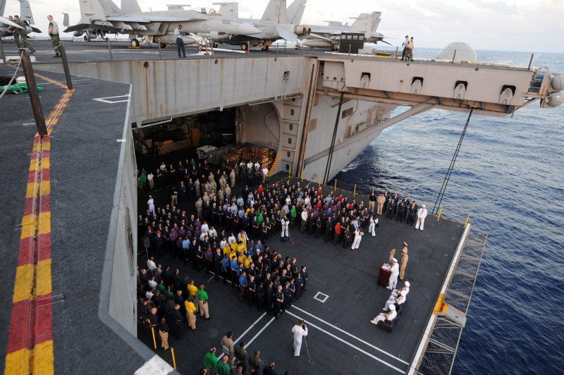 Авианосец USS Midway