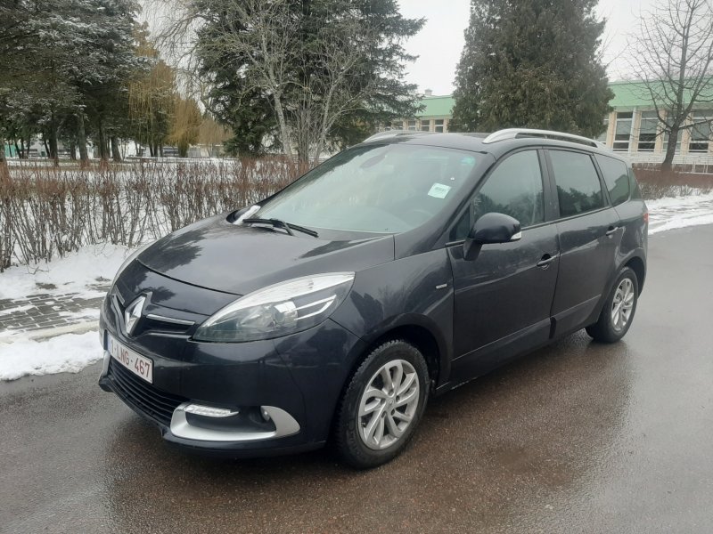 Новый кроссовер Renault Triber