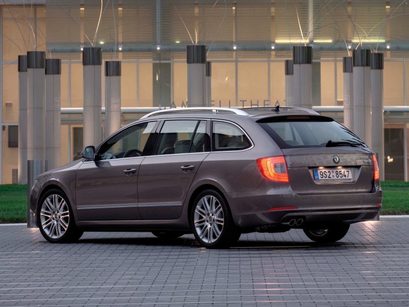 Skoda Superb Combi 2010