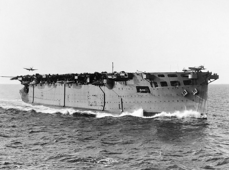 Авианосец Аргус 1942