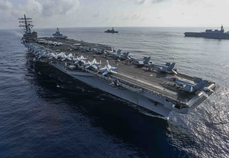 Авианосец HMS Hermes