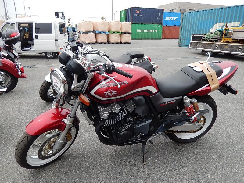 Мотоцикл Honda 400 кубов