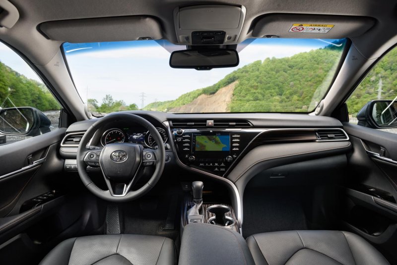Toyota Camry 2018 года салон