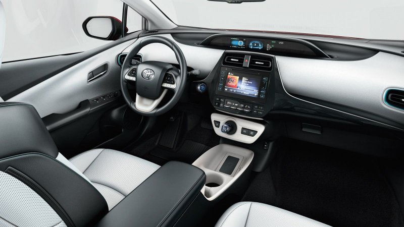 Toyota Prius 2017 салон