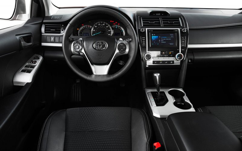 Toyota Camry 2013 салон