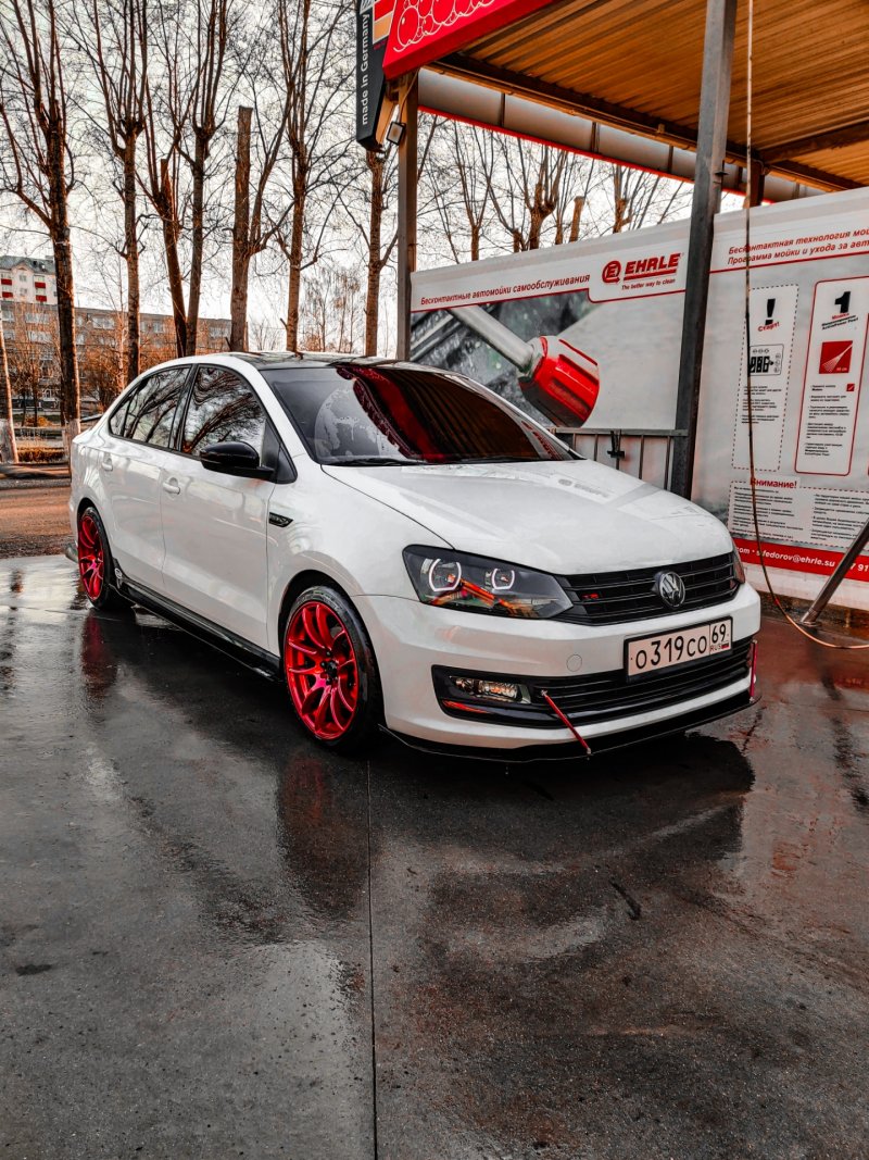 Polo sedan r19