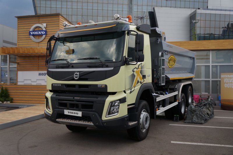 Самосвал Volvo fm-Truck 8x4
