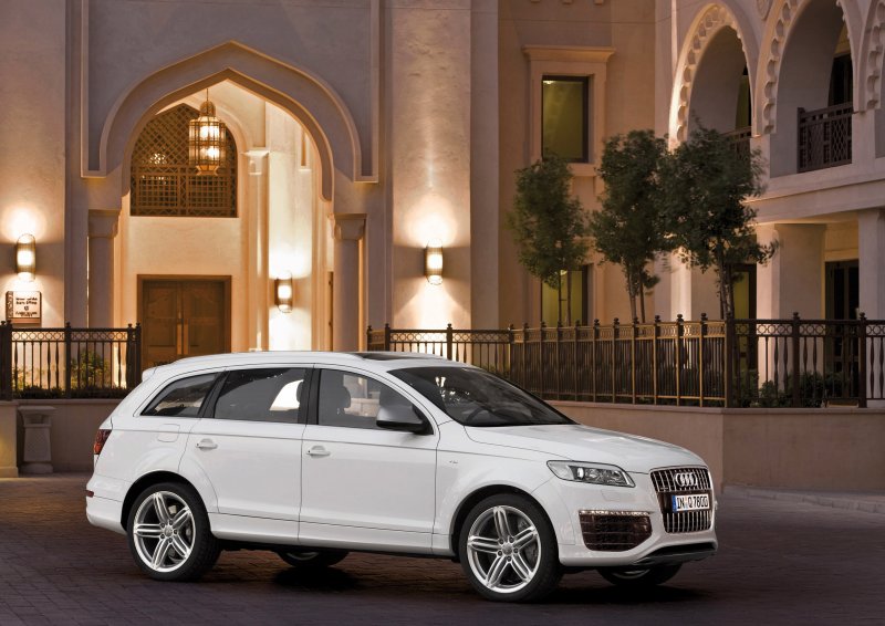 Audi q7 2009 v12