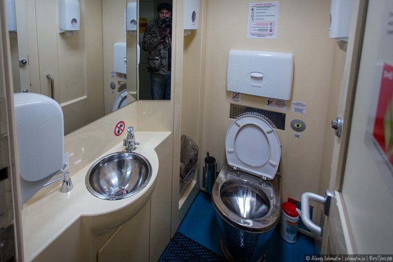 Купе у туалета в Северной Пальмире