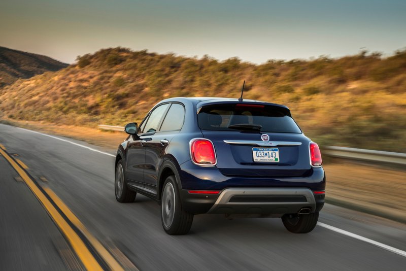 Fiat Fiat внедорожник белый сзади