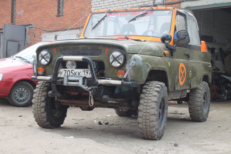 УАЗ на 33 колесах и военных Мостах
