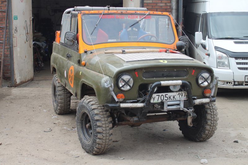 УАЗ 469 Хантер с военными мостами