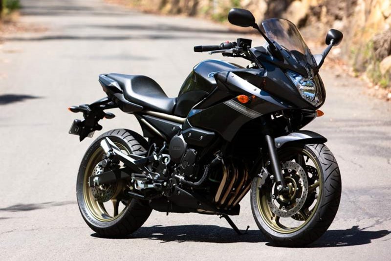 Черный Yamaha xj6 diversion