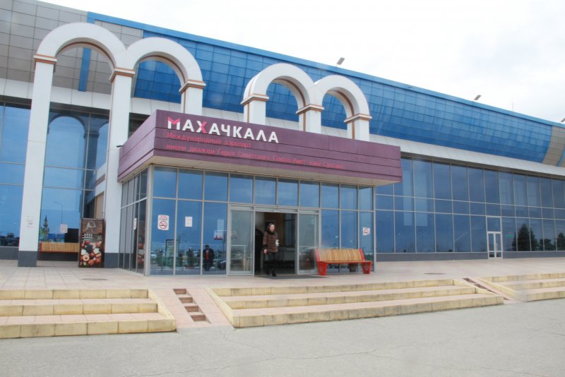 Махачкале расположен Международный аэропорт Уйташ