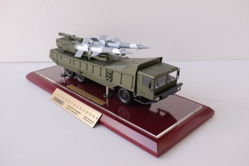 Сборная модель zvezda Советский армейский 3-тонный грузовик ЗИС-5 (6124) 1:100