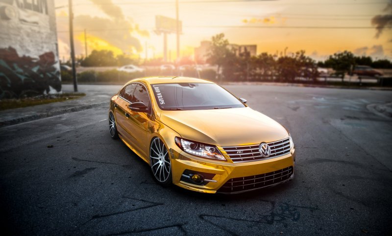 Volkswagen Passat cc золотой