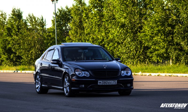 Мерседес 203 черный