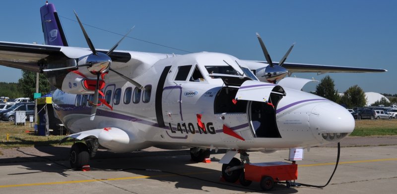 Двухмоторный самолет l-410 салон