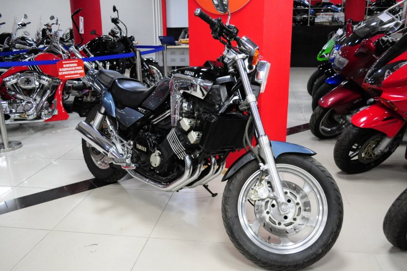 Yamaha FZX 750 Custom
