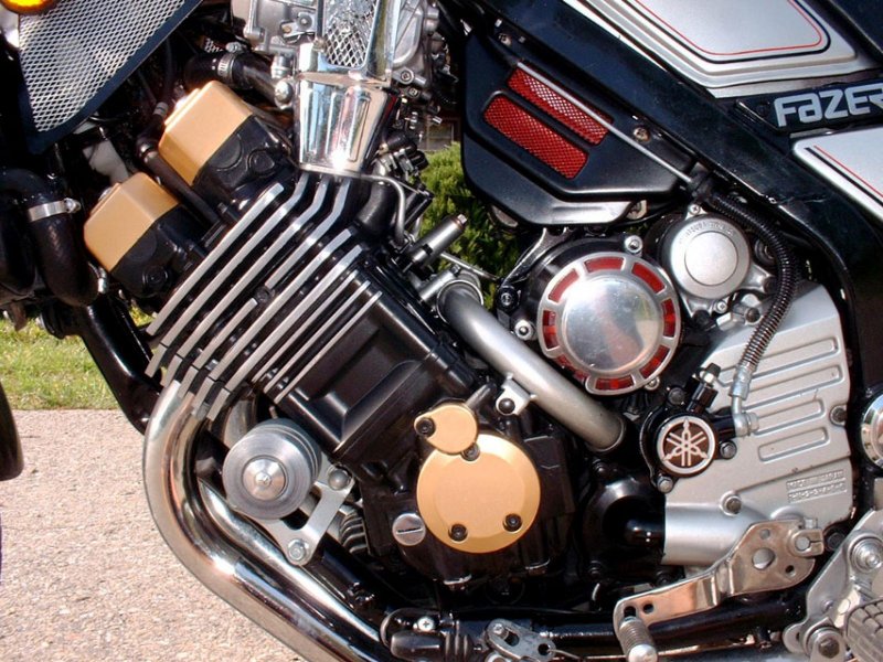 Ямаха ФЗХ 750