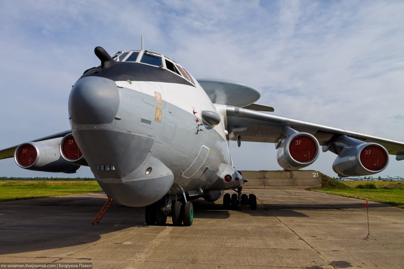 Грузовой самолет ил-76