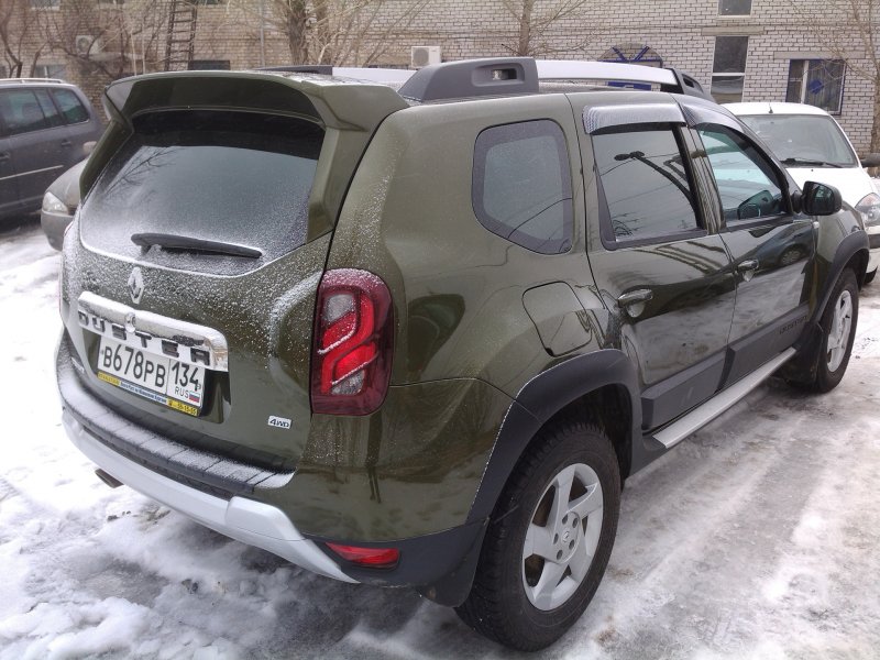 Renault Duster спойлер чистое стекло