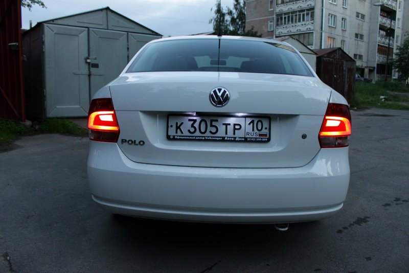 Volkswagen Polo sedan 2011 сзади