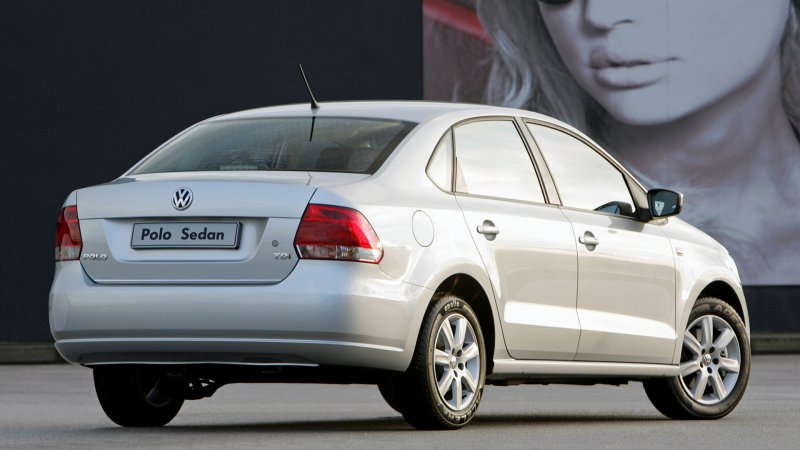 Volkswagen Polo sedan вид сзади