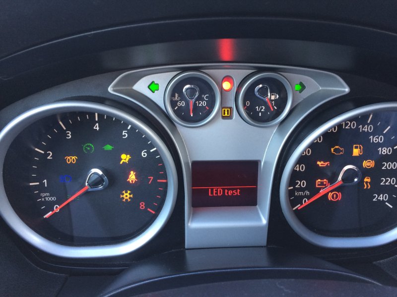 Ford Focus 2 дорестайл приборной панели