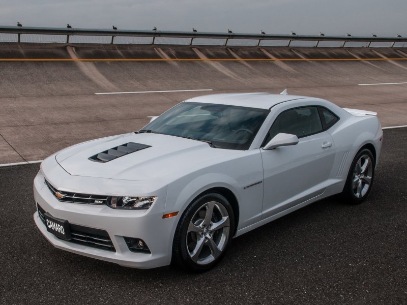 Chevrolet Camaro 2016 белая