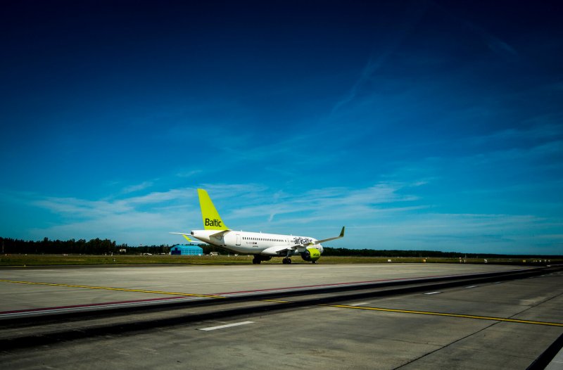Самолет AIRBALTIC аэропорт