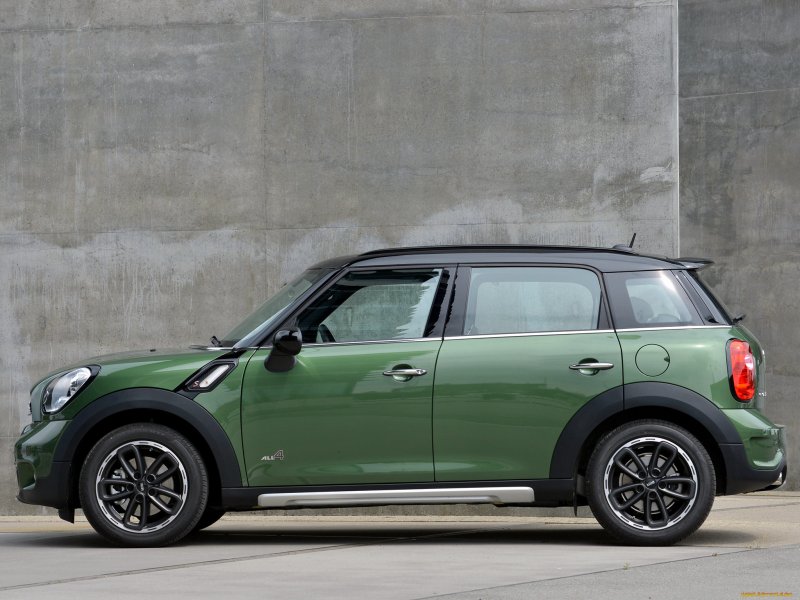 Mini Cooper Countryman зеленый