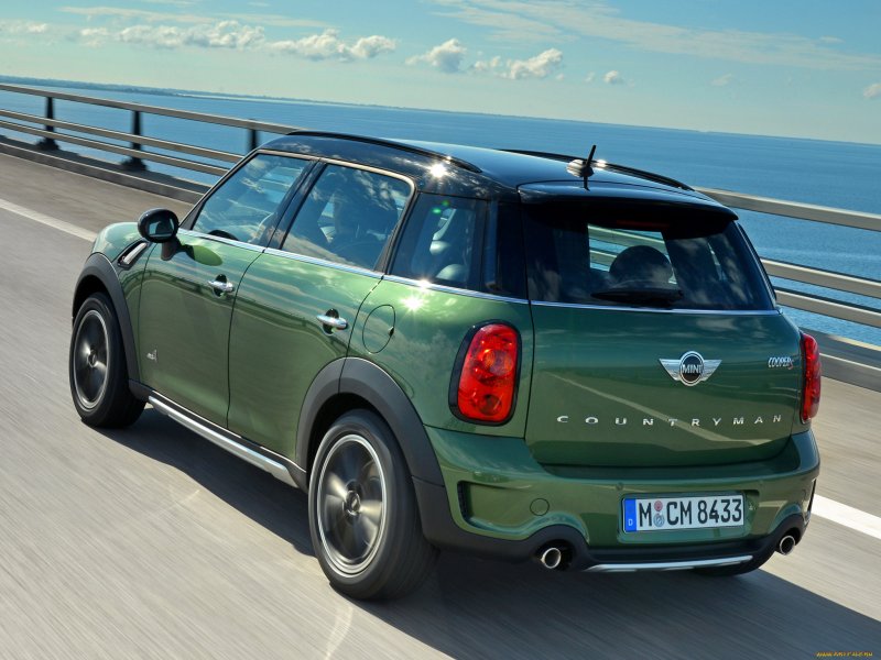 Mini Cooper Countryman зеленый