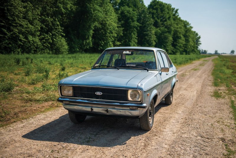 Автомобиль Форд 1976 года