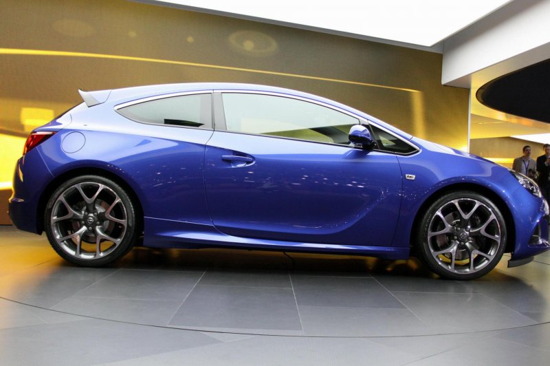 Opel Astra OPC 2014