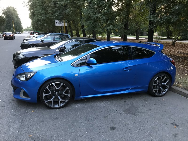Opel Astra OPC седан