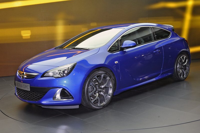 Opel Astra GTC OPC 2012