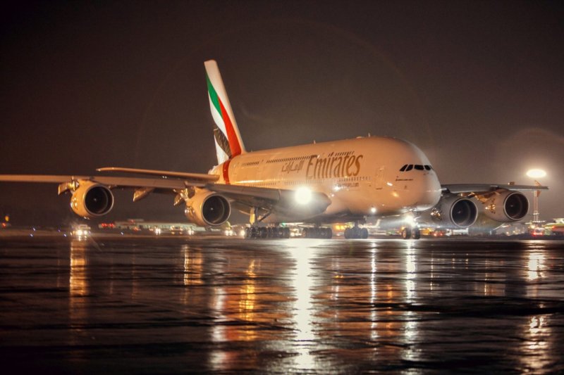 Самолёт Airbus a380 Emirates