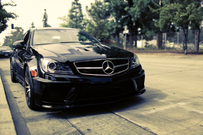 Обои Mercedes c63 AMG